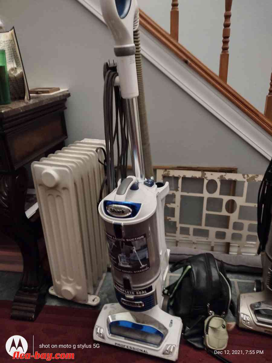 shark vacuums - Branson, Missouri - FleaMarketBay