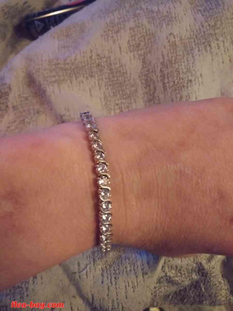 14 ck white gold 2.16 diamond tennis bracelet - Advance, Indiana - FleaMarketBay