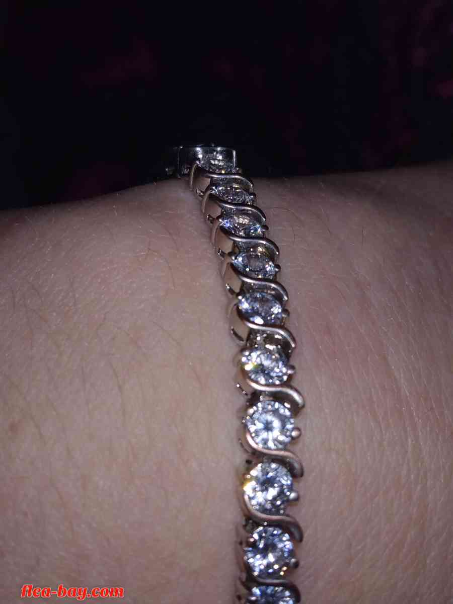 14 ck white gold 2.16 diamond tennis bracelet - Advance, Indiana - FleaMarketBay
