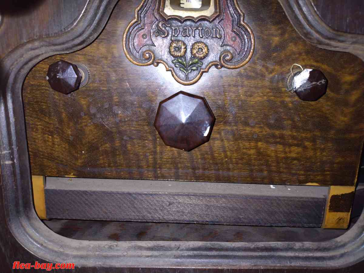 1928 Spartan case radio - Advance, Indiana - FleaMarketBay