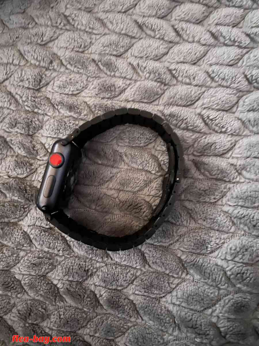 apple watch - Revere, Massachusetts - FleaMarketBay