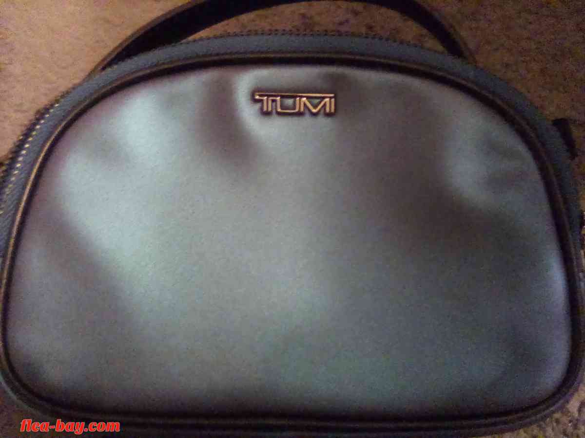 tumi purse - Henderson, Nevada - FleaMarketBay