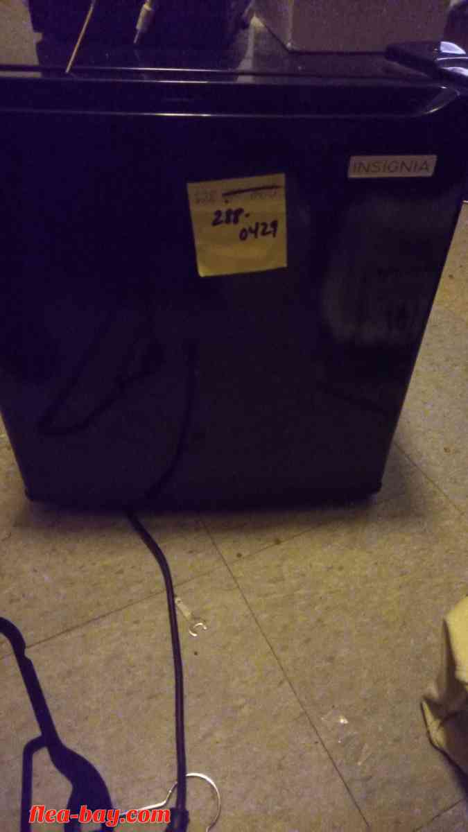 insignia mini fridge w freezer - San Francisco, California - FleaMarketBay