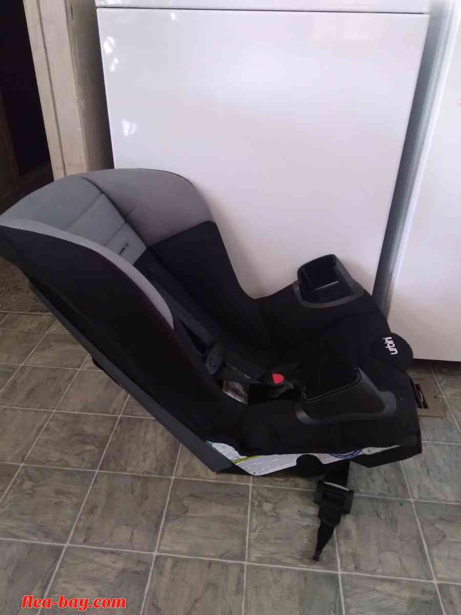 Urbini Car Seat - Leesville, Louisiana - FleaMarketBay