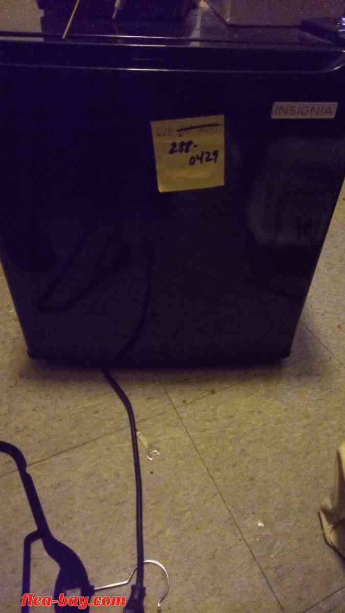 insignia mini fridge w freezer