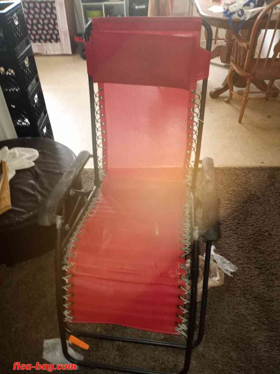 very comfortable adjusting camping chair - Fayetteville, North Carolina