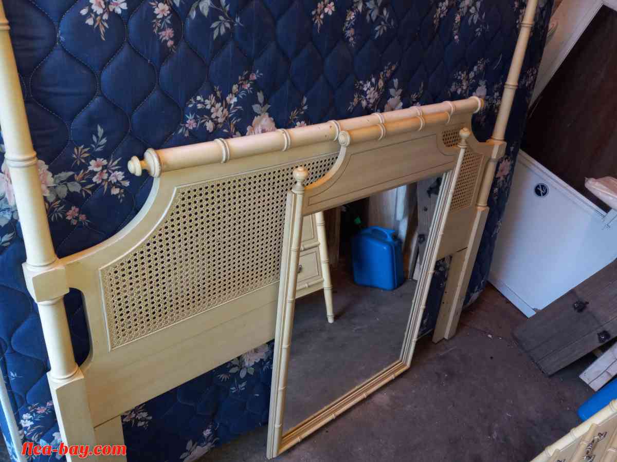 complete bedroom set like new condition - Manistee, Michigan - FleaMarketBay