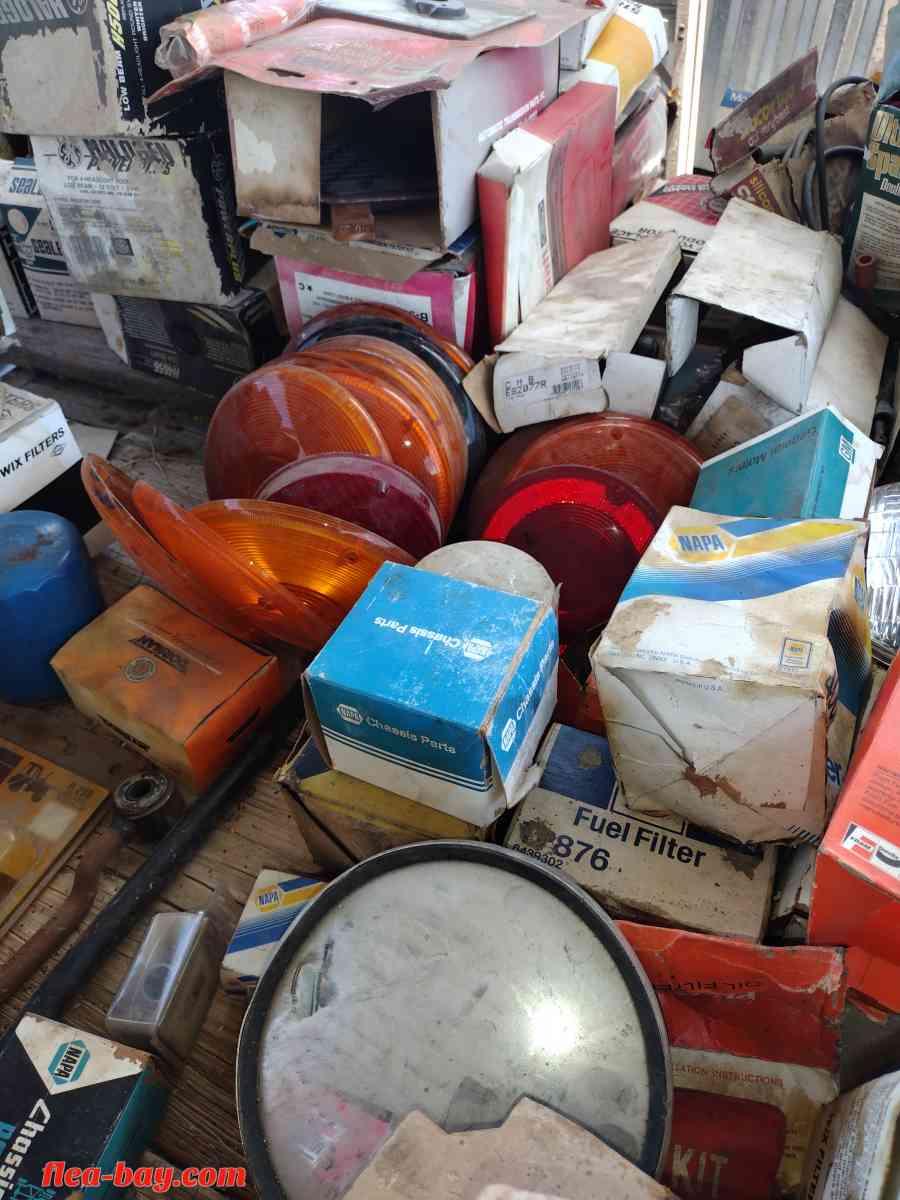 man stuff - Vanderbilt, Texas - FleaMarketBay