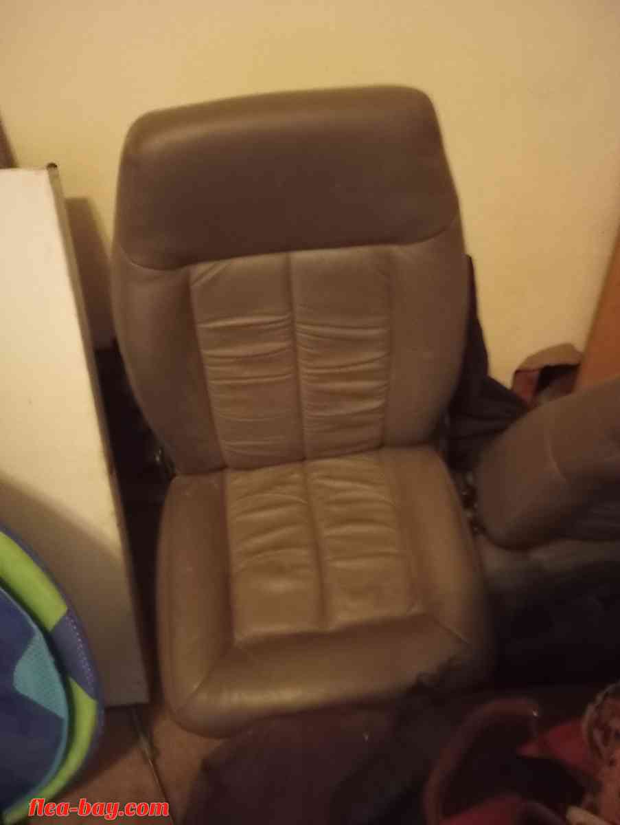 garage sale - Merced, California - FleaMarketBay