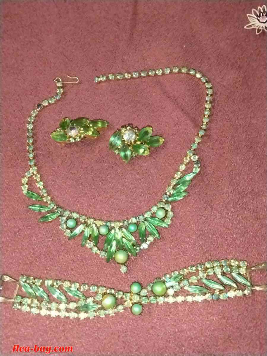 1950s necklace set mint condition - Sacramento, California
