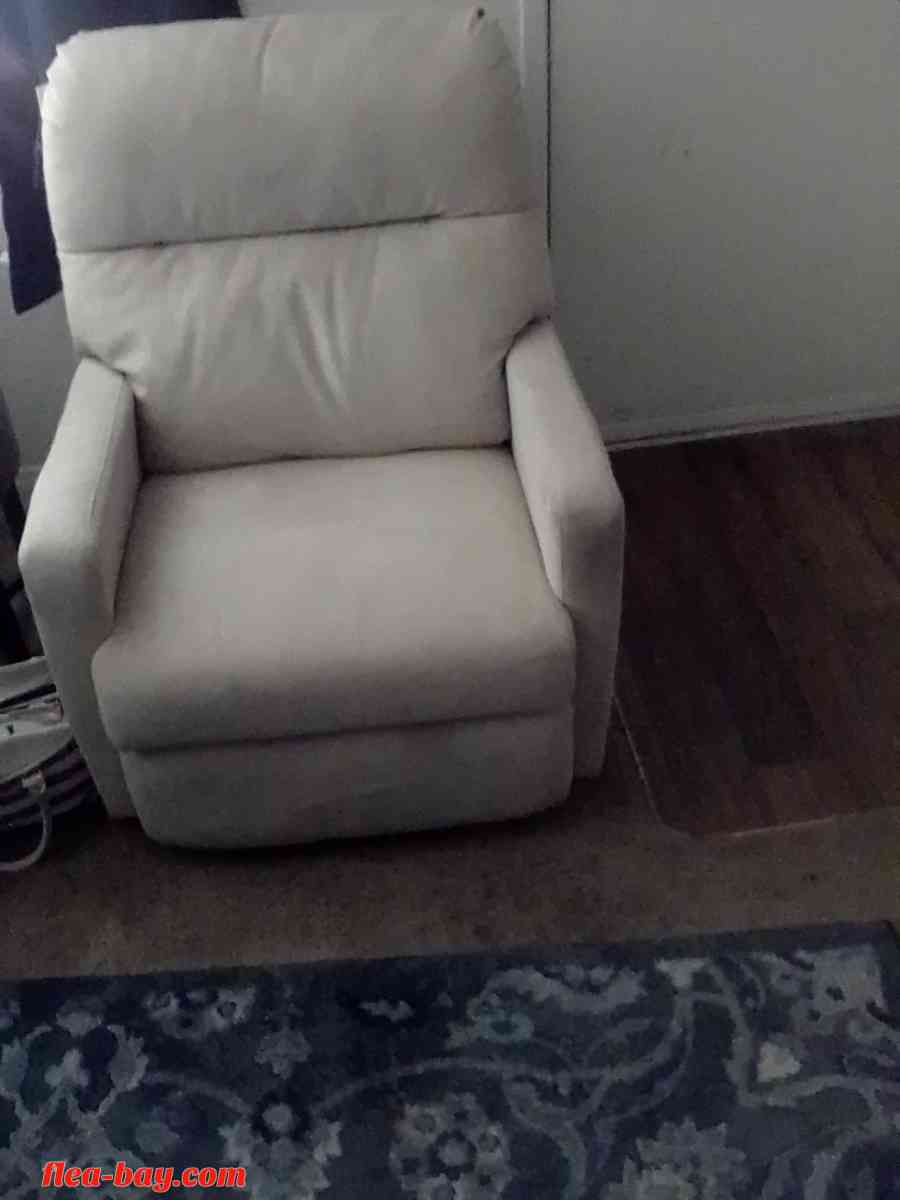 Recliner Chair - Las Vegas, Nevada - FleaMarketBay