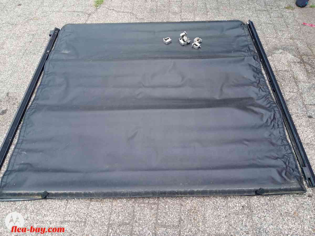 tyger bed cover - Ashland, Kentucky - FleaMarketBay