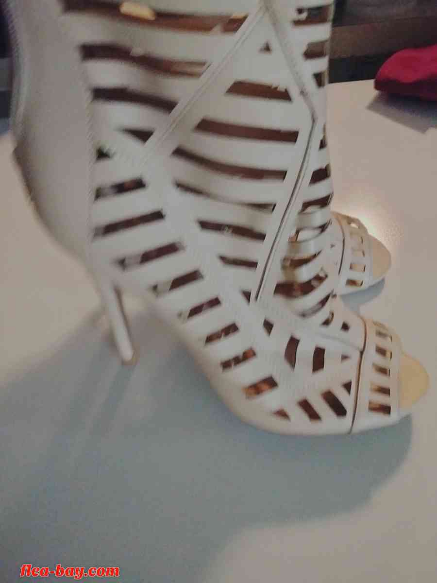 women's beige leather shoes - Las Vegas, Nevada - FleaMarketBay