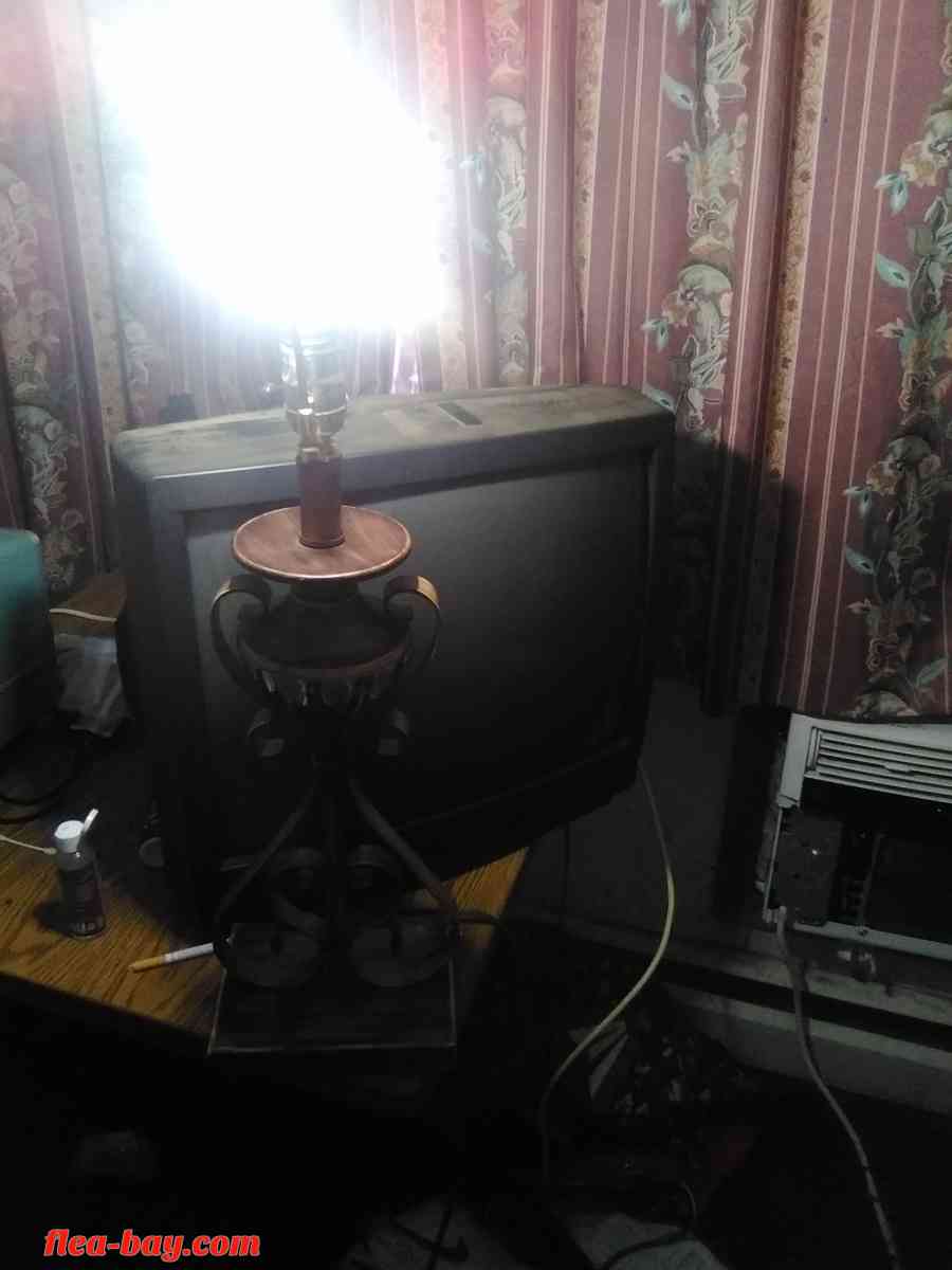 nice fancy lamp - Fort Dodge, Iowa - FleaMarketBay