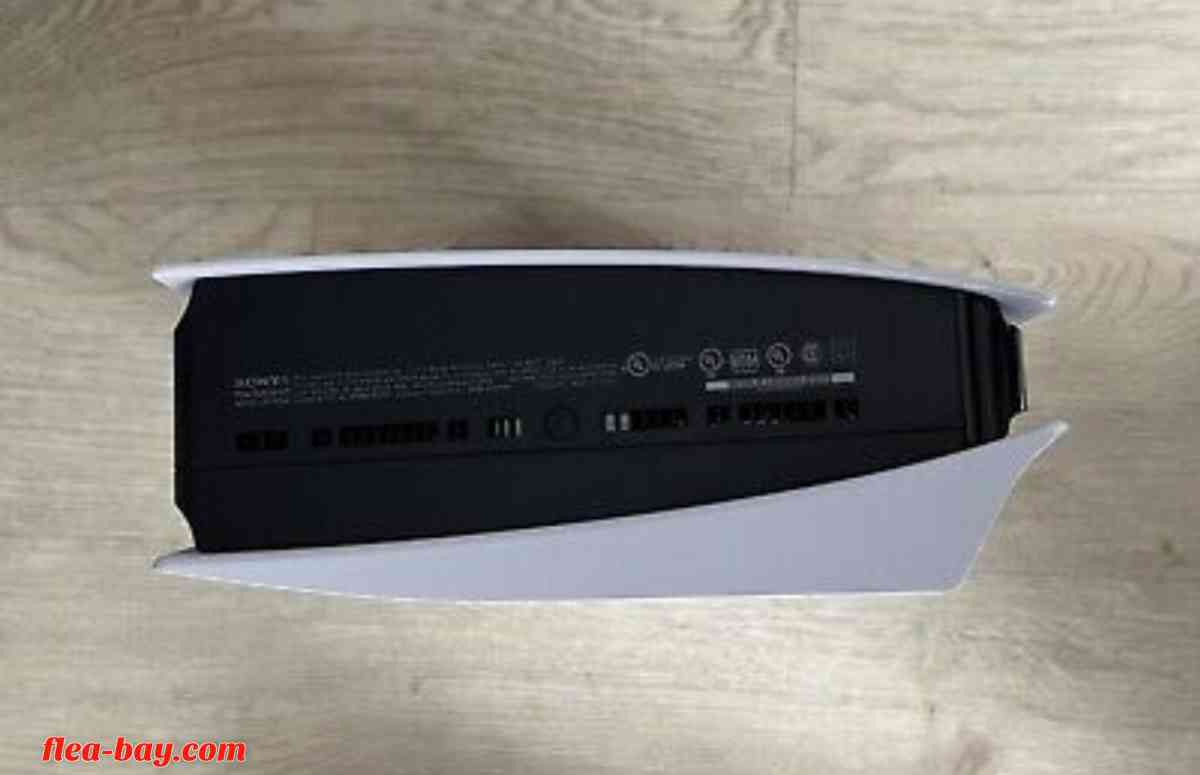 Sony PS5 Blu-Ray Edition Console - White - Great Condition - Aldie, Virginia - FleaMarketBay