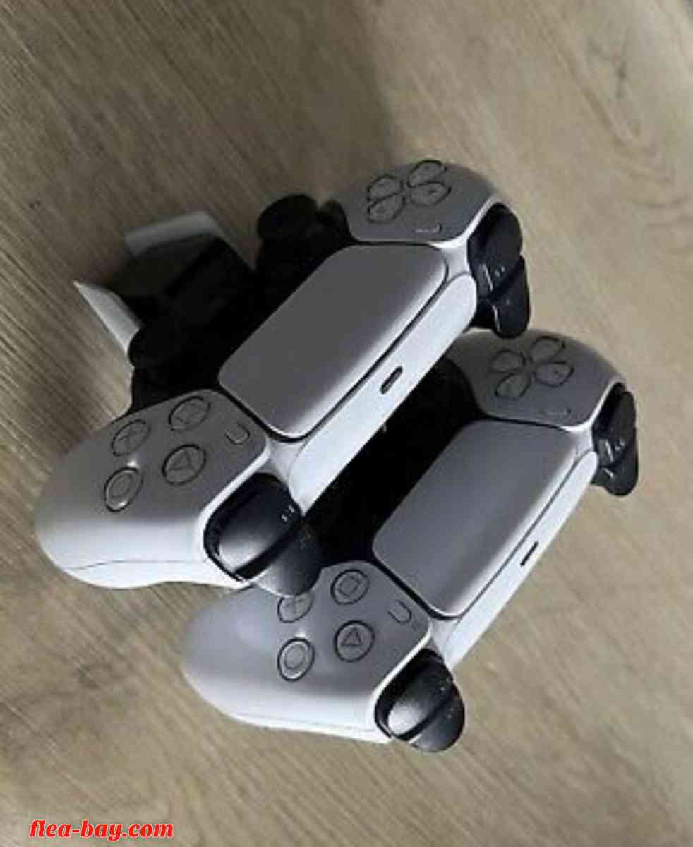 Sony PS5 Blu-Ray Edition Console - White - Great Condition - Aldie, Virginia - FleaMarketBay