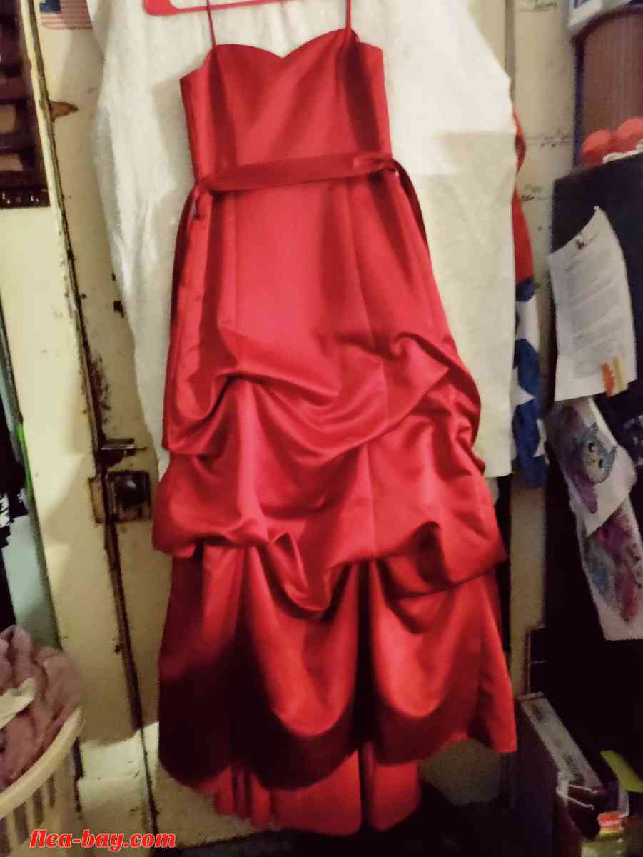 Beautiful Red Dress - Roanoke, Virginia - FleaMarketBay