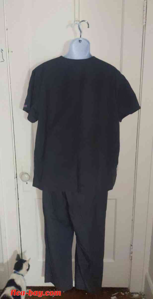 Men's Scrubs - Rockford, Illinois - FleaMarketBay