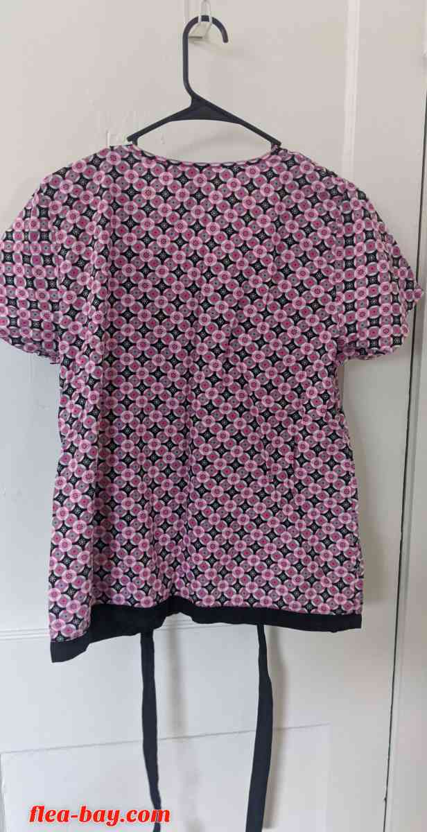 Scrub top - Rockford, Illinois - FleaMarketBay