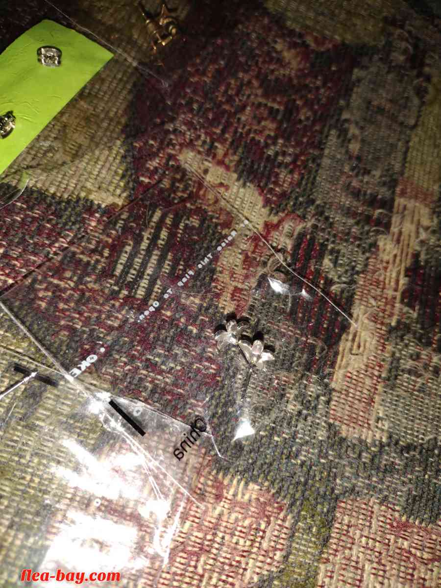 A bundle of post earrings - Hemet, California - FleaMarketBay