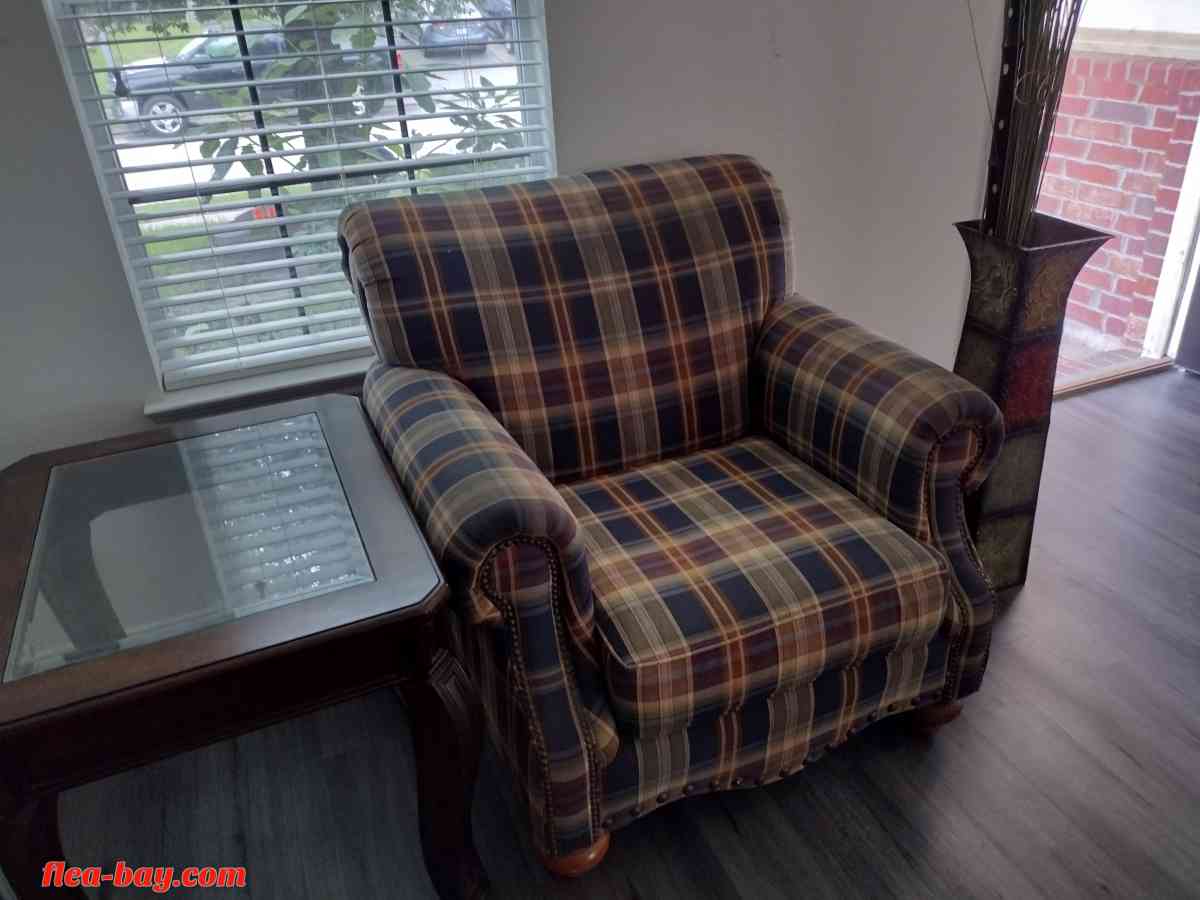 Small Living Room Set - Cypress, Texas - FleaMarketBay
