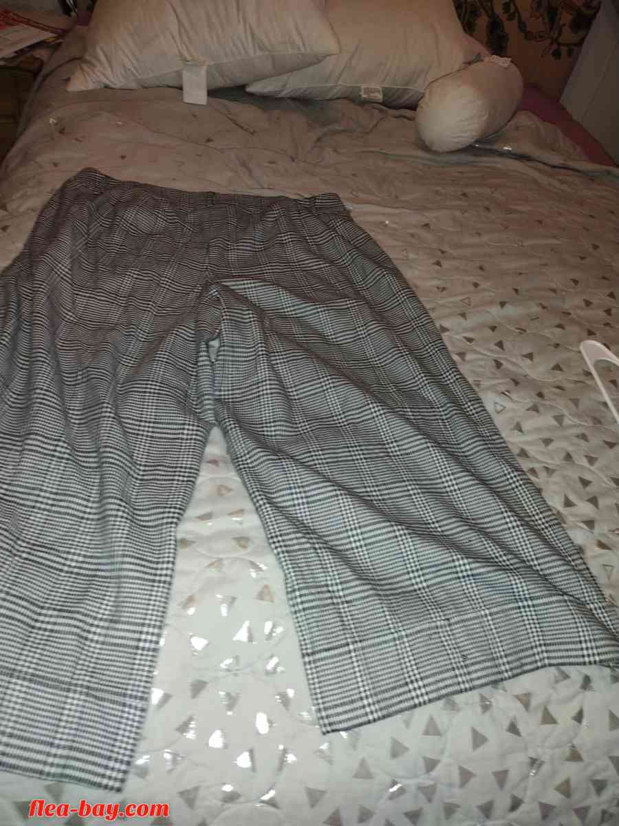 lanebyrant black and white gingham cherked print capris bran - Hemet, California - FleaMarketBay