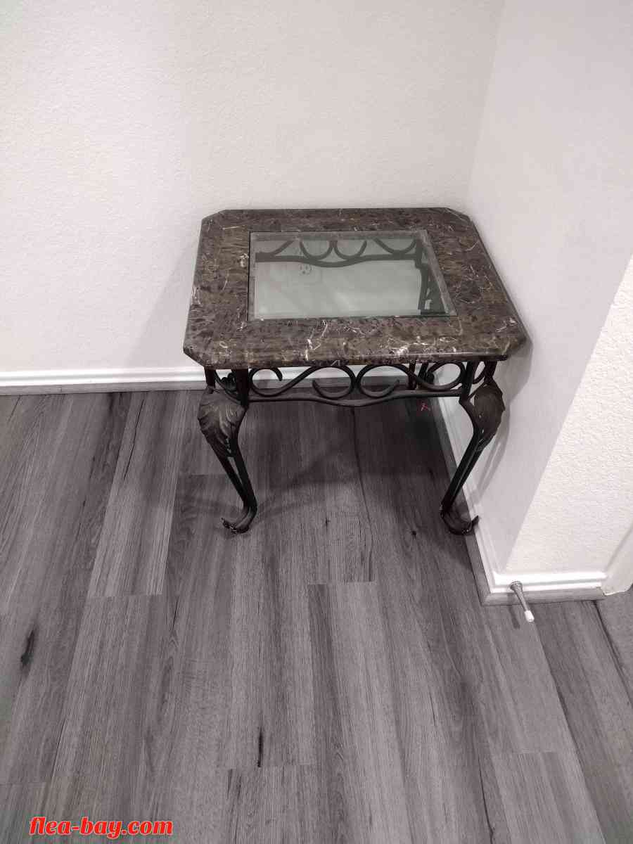 Side Table - Cypress, Texas - FleaMarketBay
