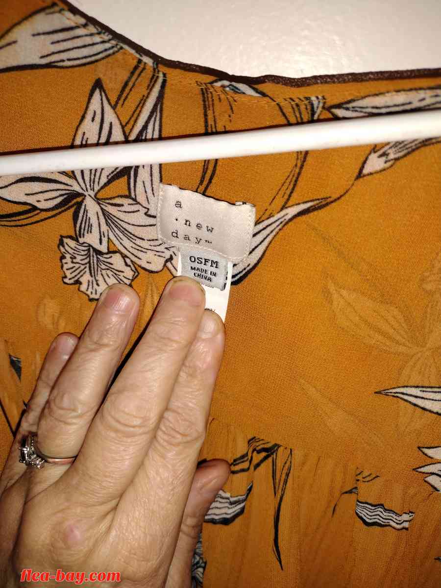 A ones sz fits all silk material like shurg NWOT - Hemet, California - FleaMarketBay