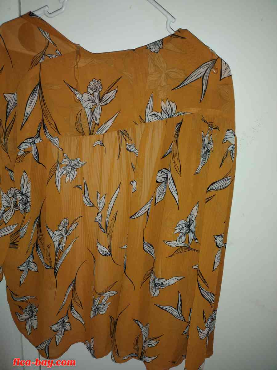 A ones sz fits all silk material like shurg NWOT - Hemet, California - FleaMarketBay