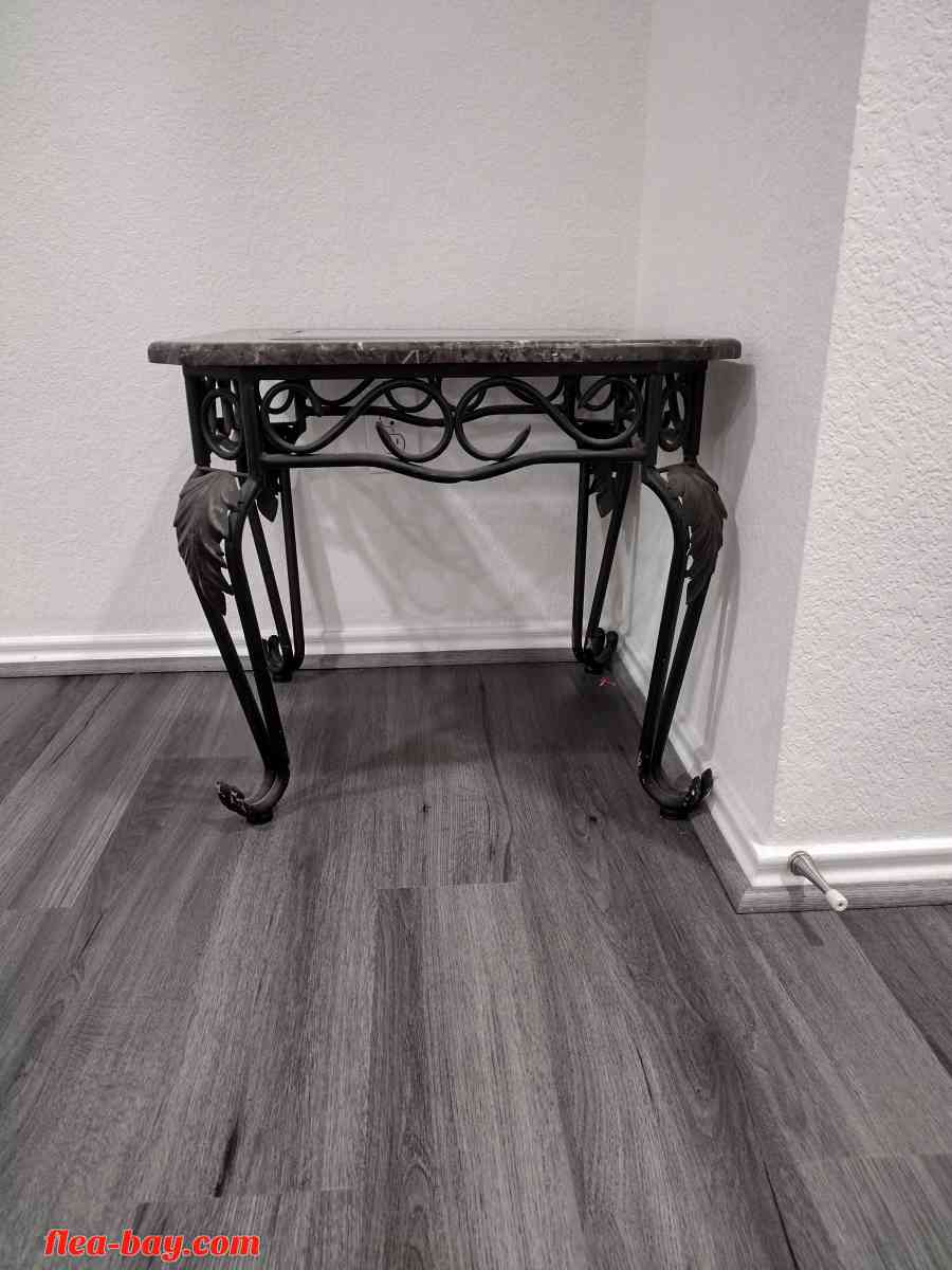 Side Table - Cypress, Texas - FleaMarketBay