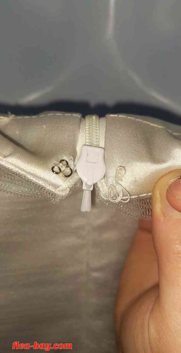 Wedding Dress. - Rockford, Illinois - FleaMarketBay