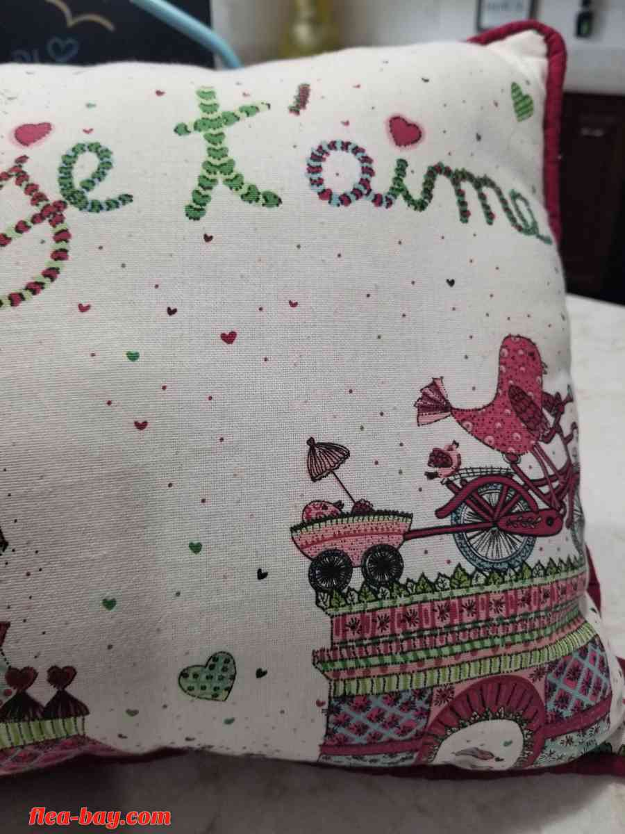 Throw Pillow Paris Je Taime 20" Long  x 13" Tall - Hobart, Indiana - FleaMarketBay