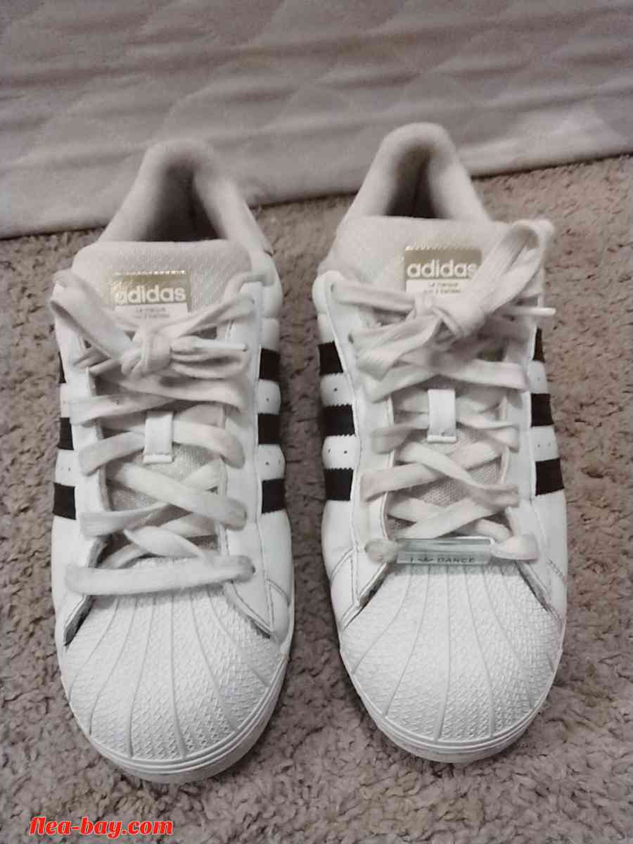 women's Adidas shoes - Canton, Ohio - FleaMarketBay