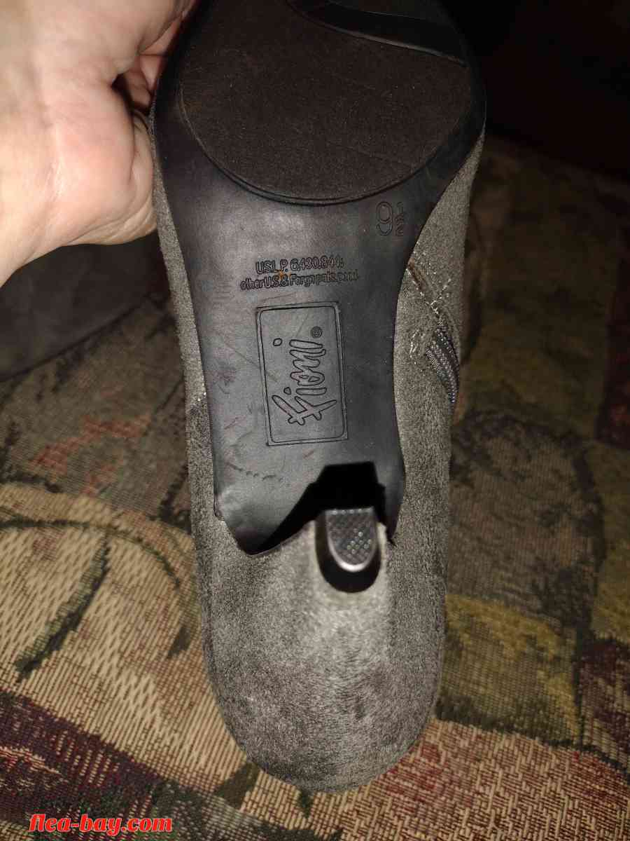 women's boots brown suede used - Hemet, California - FleaMarketBay