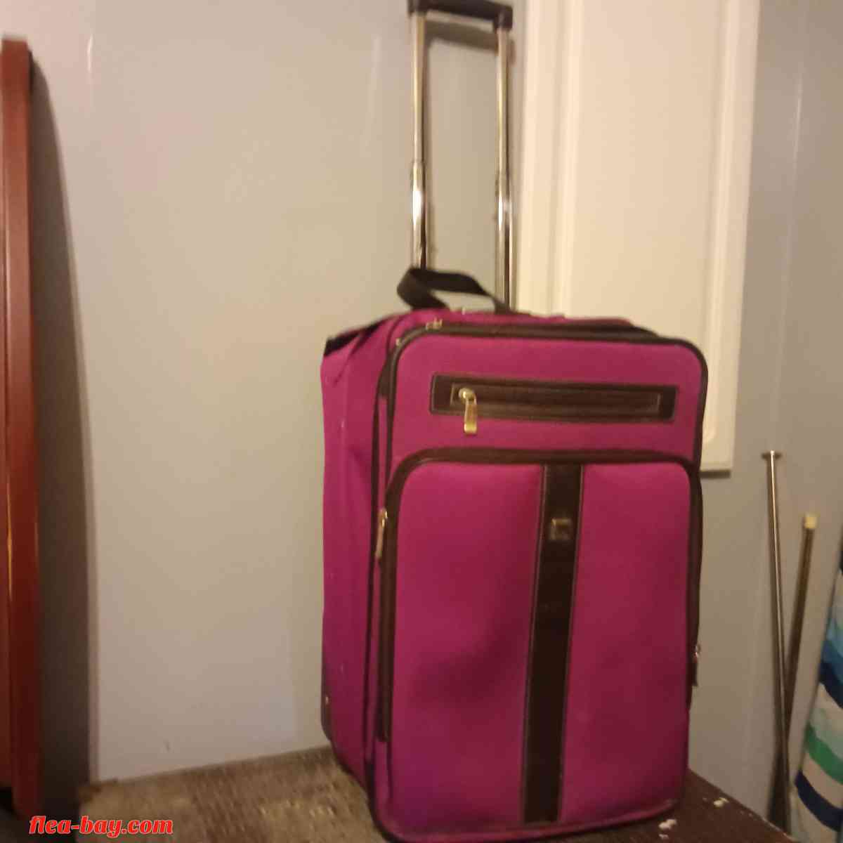 pull rolling suite case. - Spartanburg, South Carolina