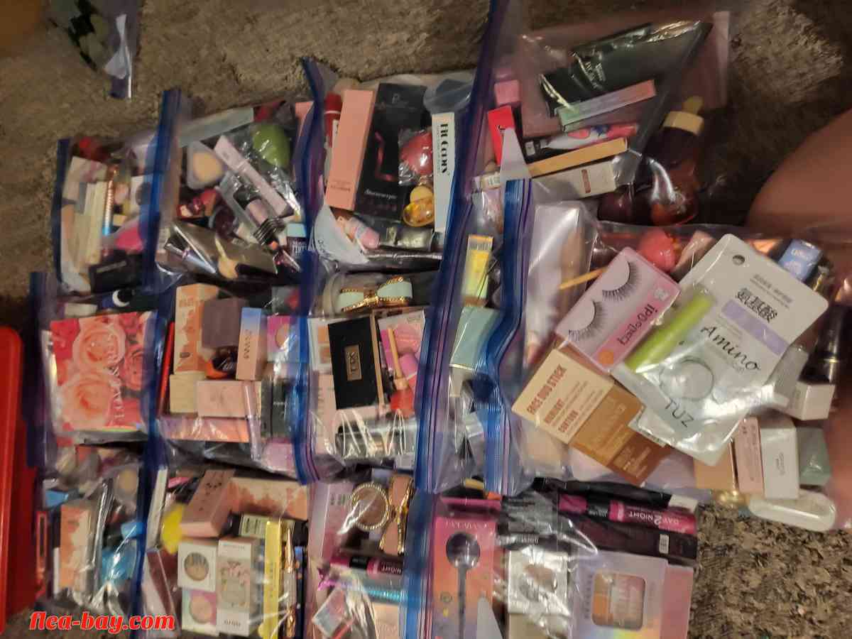 make up bag - Agate, Colorado - FleaMarketBay