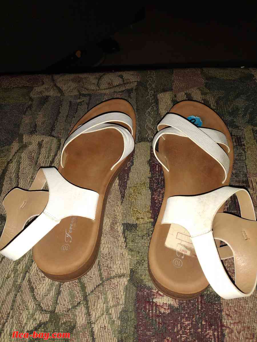 white sandals sz ten - Hemet, California