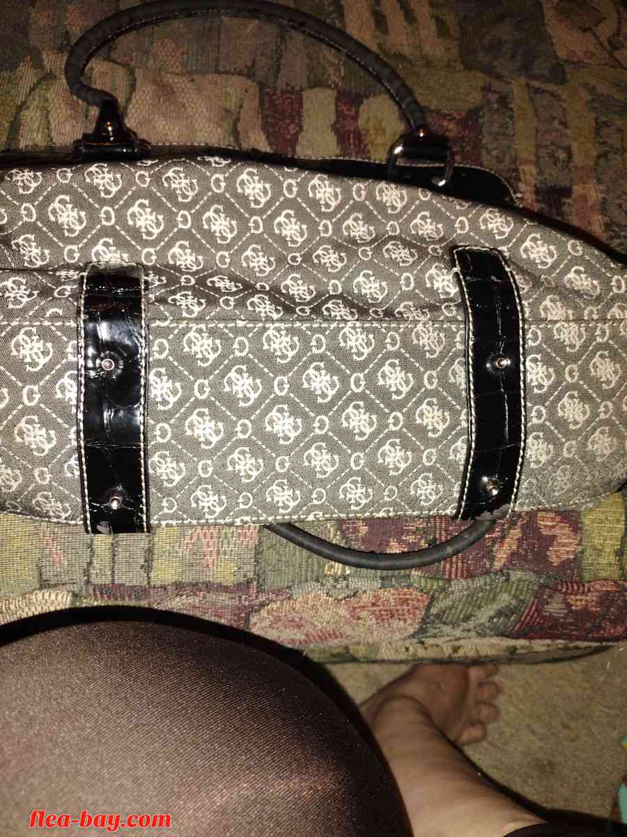 guess handbag pre loved - Hemet, California - FleaMarketBay