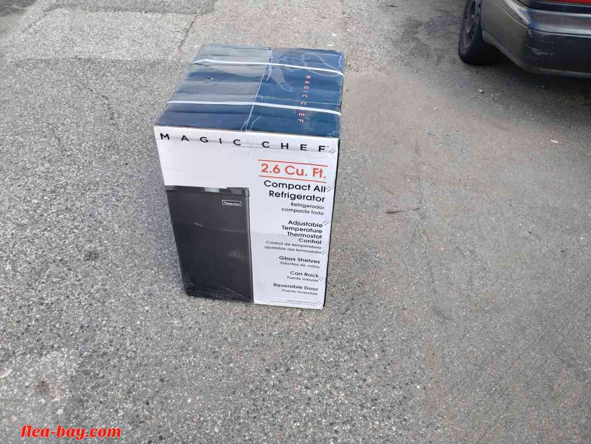magic chef brand new mini fridge - Ormond Beach, Florida - FleaMarketBay