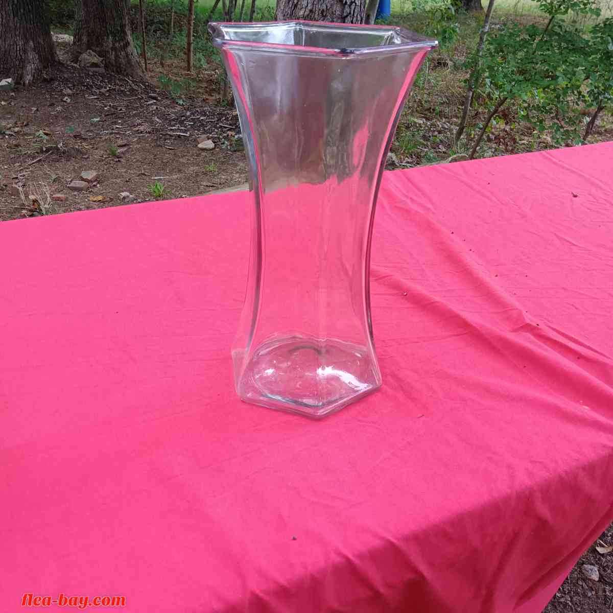 glass 2ft tall vase - Spartanburg, South Carolina
