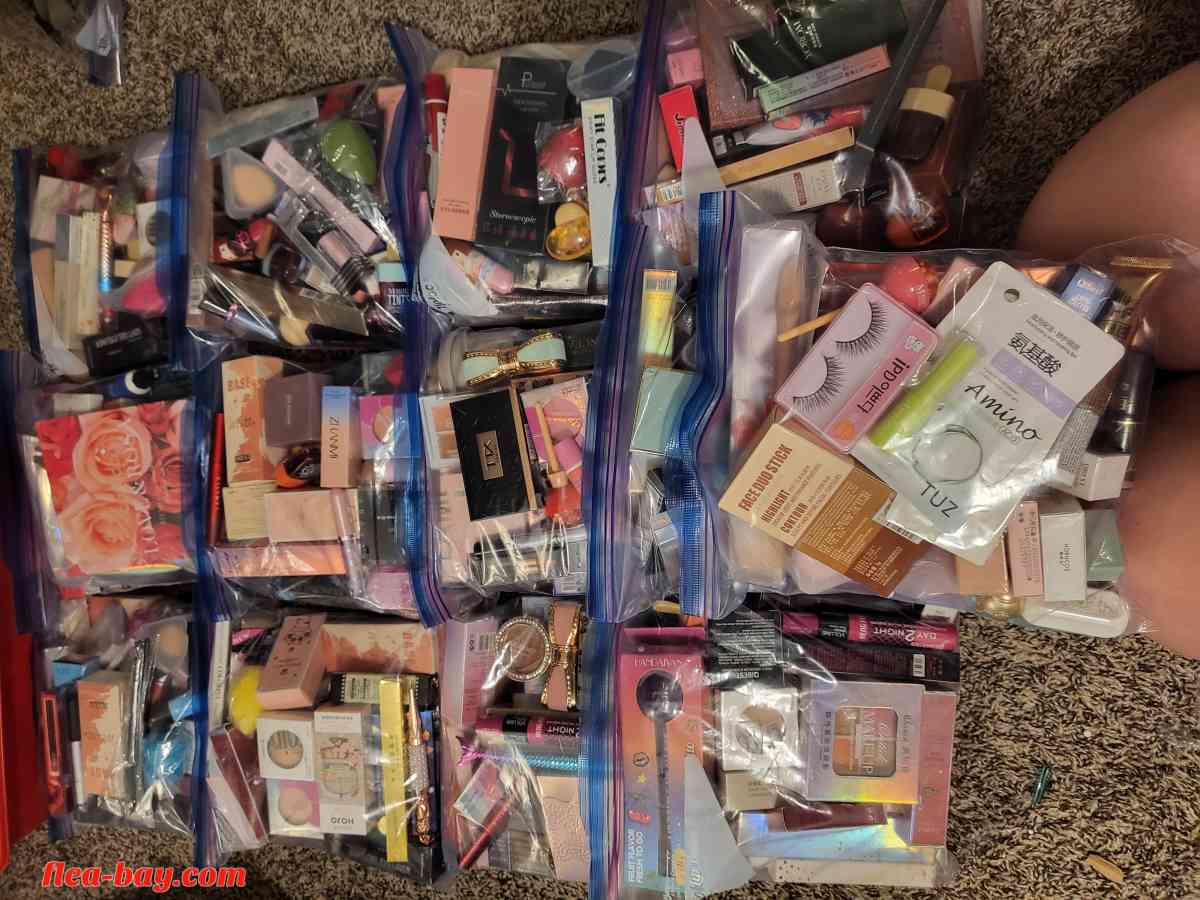 make up bag - Agate, Colorado - FleaMarketBay