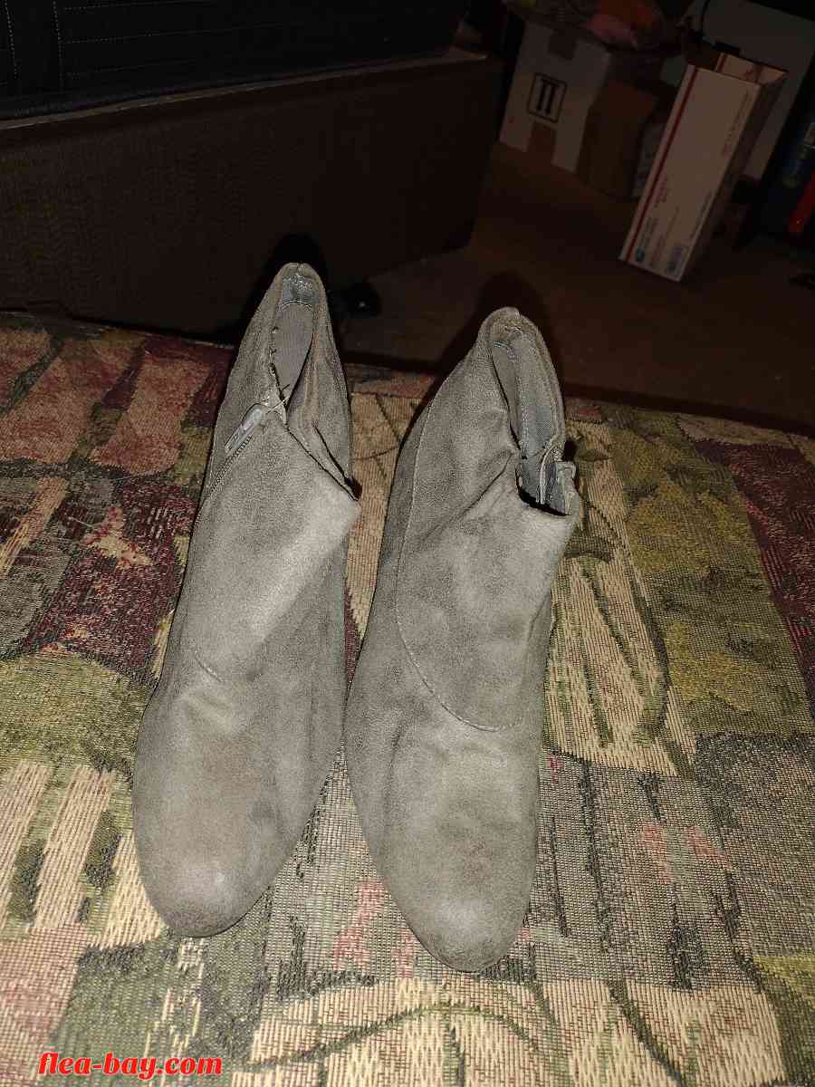 women's boots brown suede used - Hemet, California