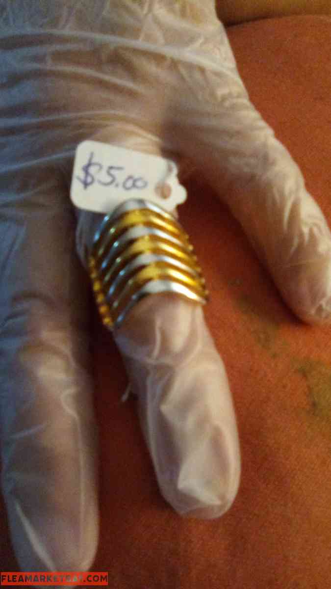 Silver and Gold Finger Ring. Size 10. Women's ring. - Geneva, Alabama