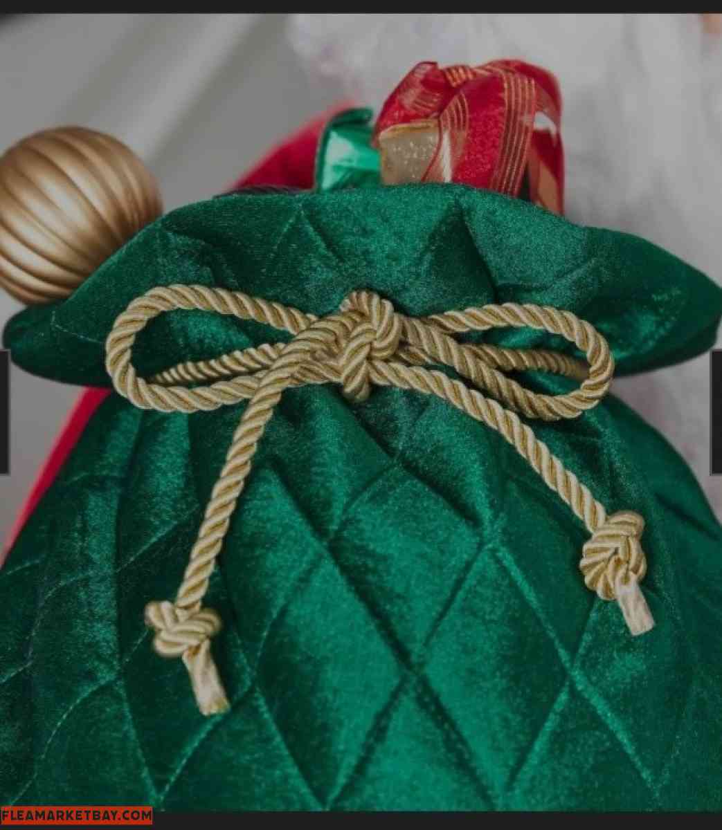 6ft Automated Santa & Grinch - Grandview, Texas - FleaMarketBay