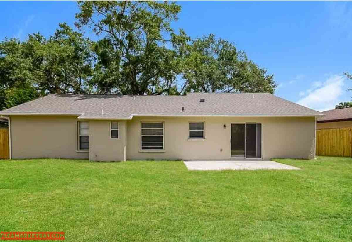 House For Rent and ready for move in - Sarasota, Florida - FleaMarketBay