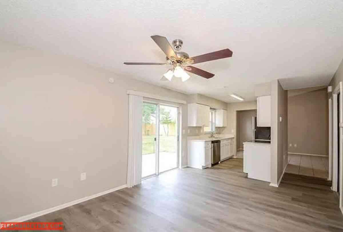 House For Rent and ready for move in - Sarasota, Florida - FleaMarketBay