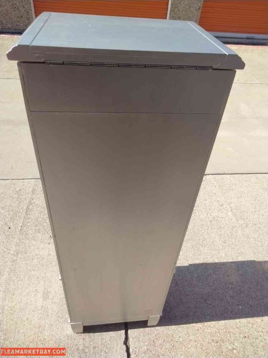 stand up jewelry cabinet with mirrors - Fort Worth, Texas - FleaMarketBay