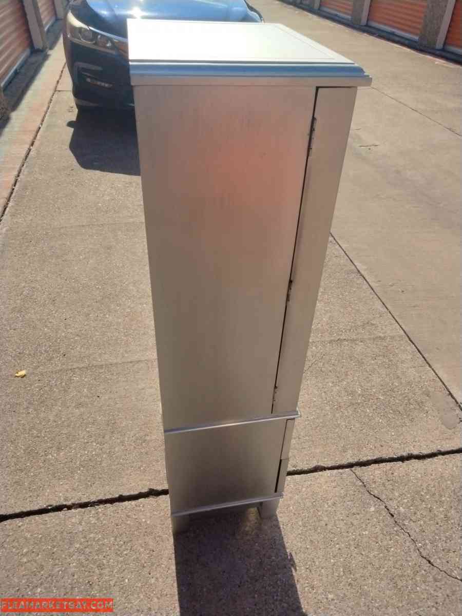 stand up jewelry cabinet with mirrors - Fort Worth, Texas - FleaMarketBay