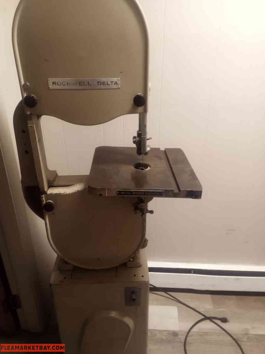 1970's model Delta/Rockwell industrial bandsaw,metal wood . - Phillipsburg, New Jersey