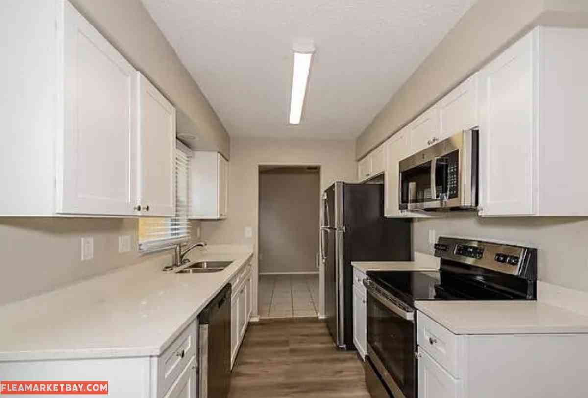 House For Rent and ready for move in - Sarasota, Florida - FleaMarketBay